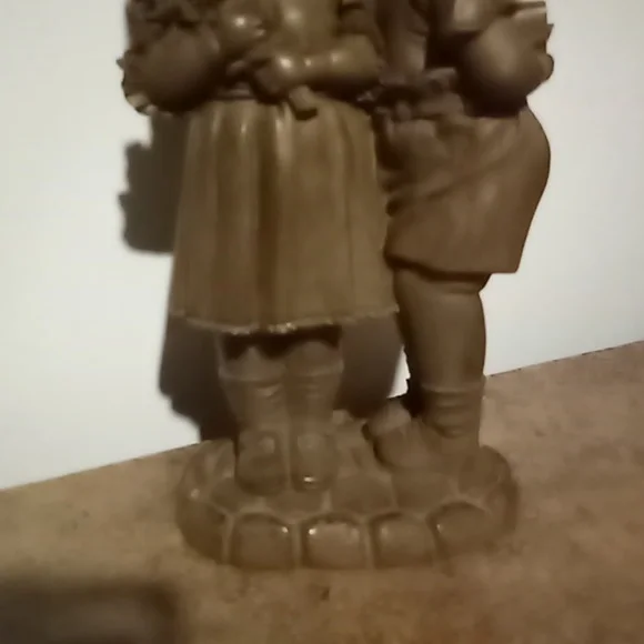 Vintage Faux Bronze Wood Carved Garden Statue 1970-80's Boy & Girl Kissing - Picture 3 of 7